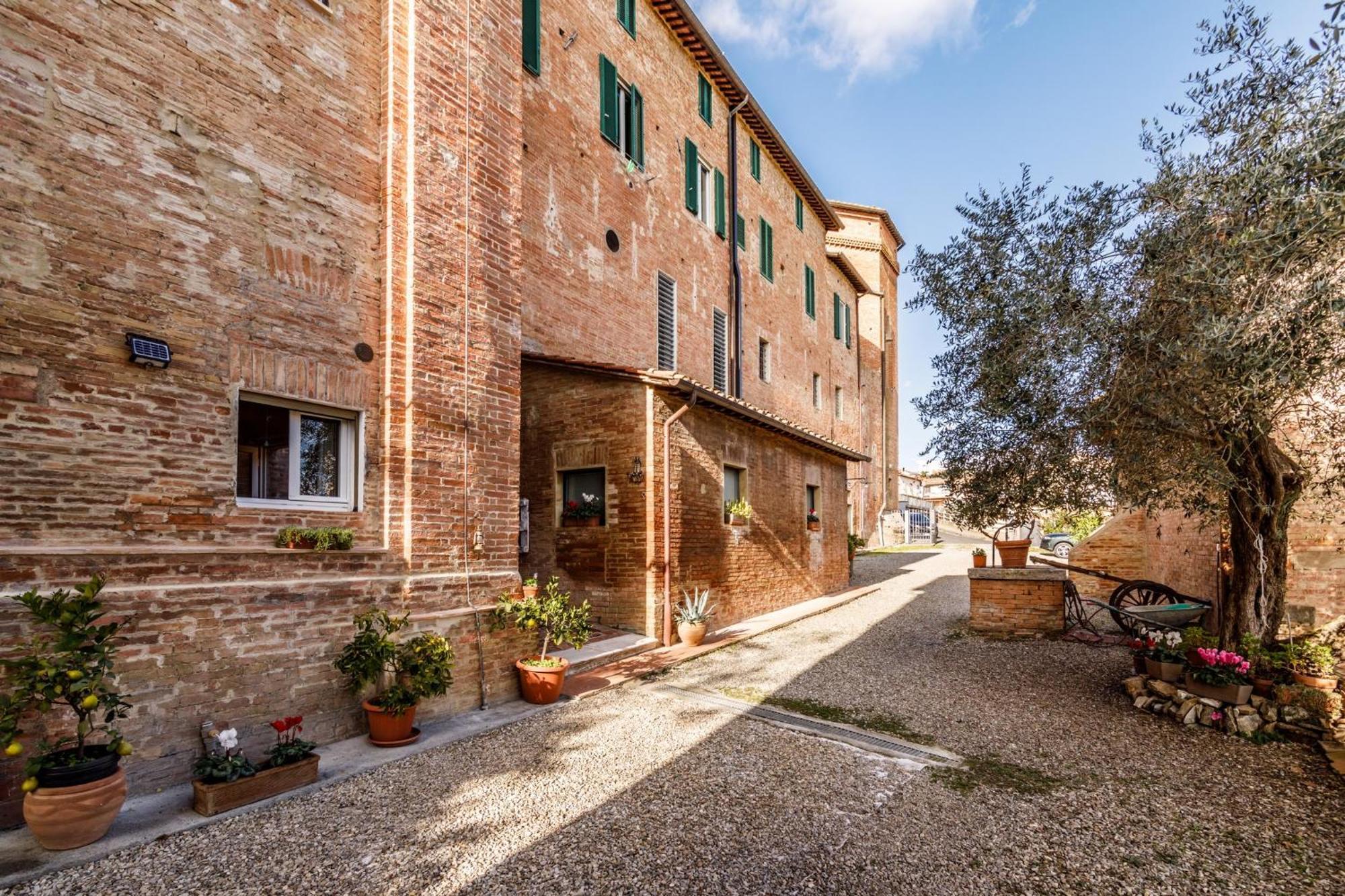 Porta Romana Elegant Apartments With Private Parking! シエーナ エクステリア 写真