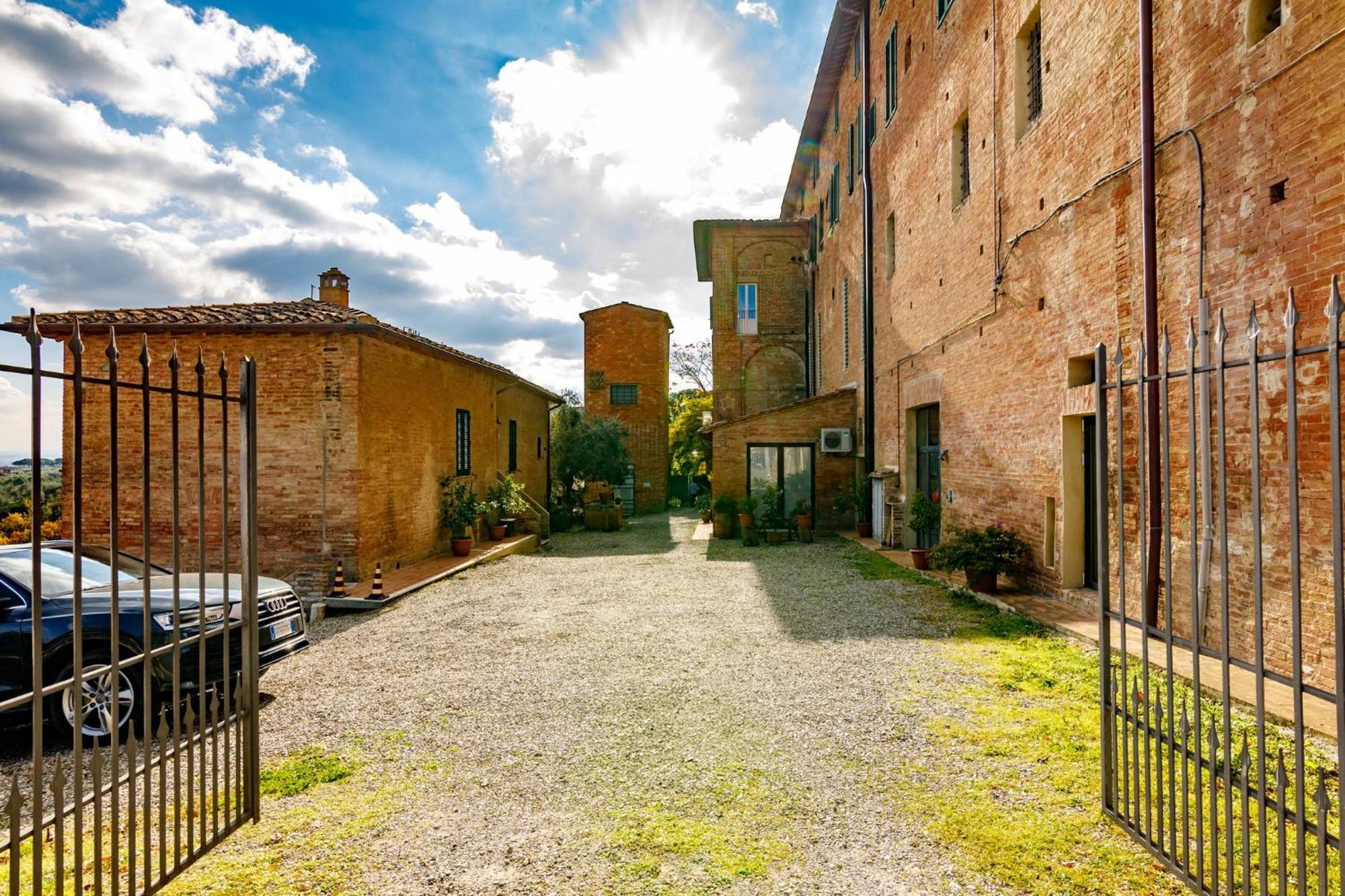 Porta Romana Elegant Apartments With Private Parking! シエーナ エクステリア 写真